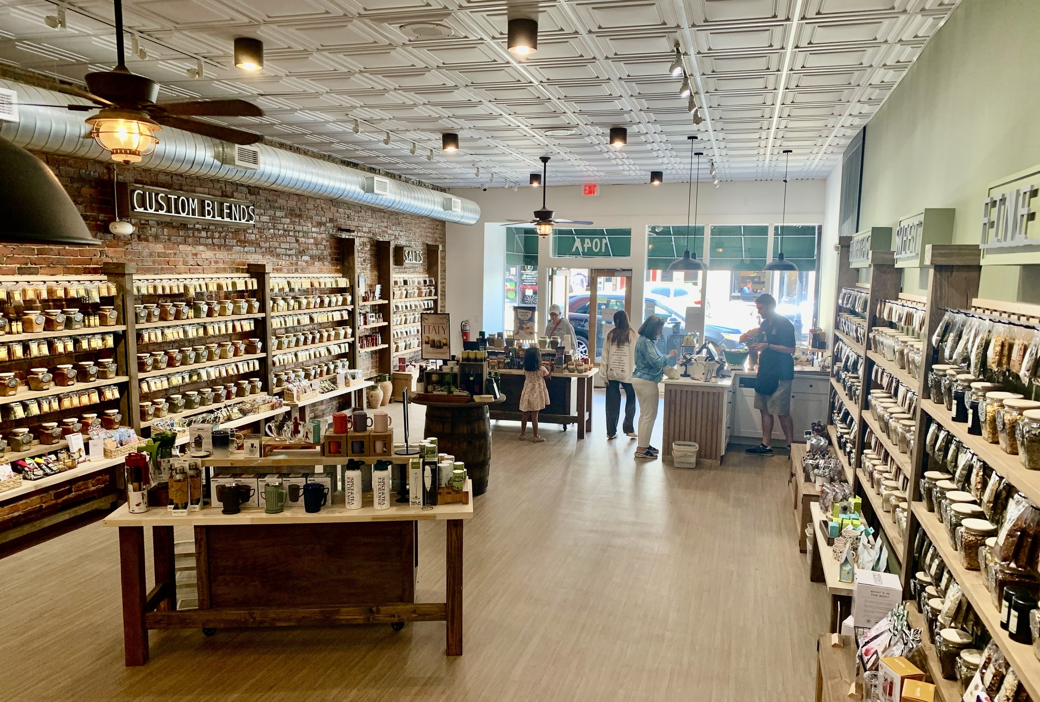 Custom retail fixture